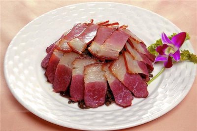​腊肉发霉是怎么回事 腊肉发霉洗干净还能继续吃吗