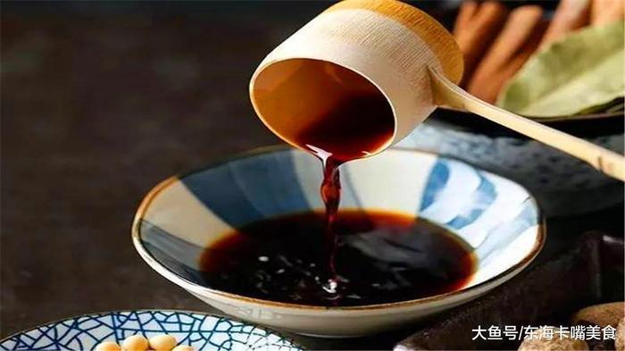 炒菜时放生抽还是老抽, 区别是什么, 广东大厨告诉你, 值得收藏
