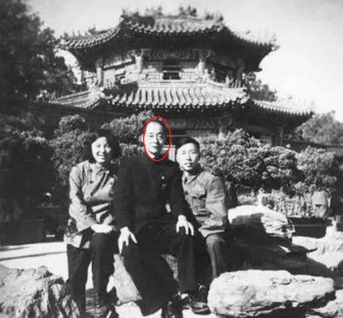 战国楚墓出土帛书，被誉中国最古老帛书，为何如今在美国博物馆