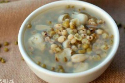 ​绿豆汤煮糊了还能喝吗 怎么煮出绿色的绿豆汤