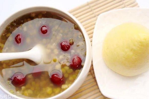 绿豆汤煮糊了还能喝吗 怎么煮出绿色的绿豆汤