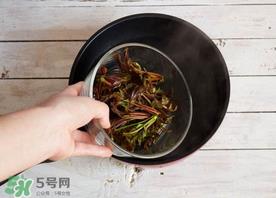 香椿为什么要用开水烫？香椿用开水烫多久？