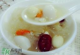 银耳莲子汤的营养价值 银耳莲子汤的功效与作用及做法