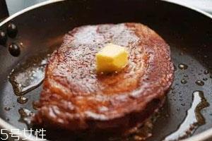 煎牛排没有黄油可以用什么代替 教大家橄榄油煎牛排
