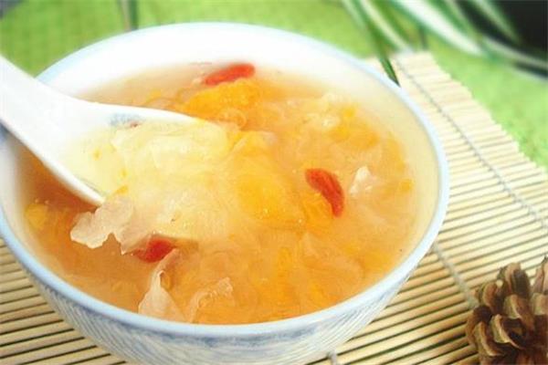 银耳汤放红糖还是冰糖好 银耳汤可以放红糖吗