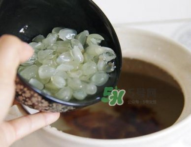 ​皂角米有假的吗？怎样辨别皂角米有没有泡过硫磺