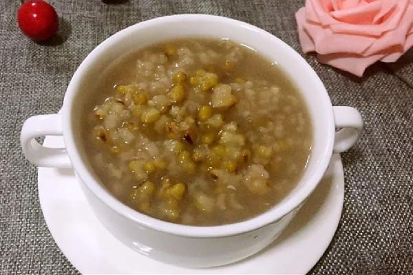 绿豆汤可以冰镇喝吗 绿豆汤冰镇喝好还是热着喝好