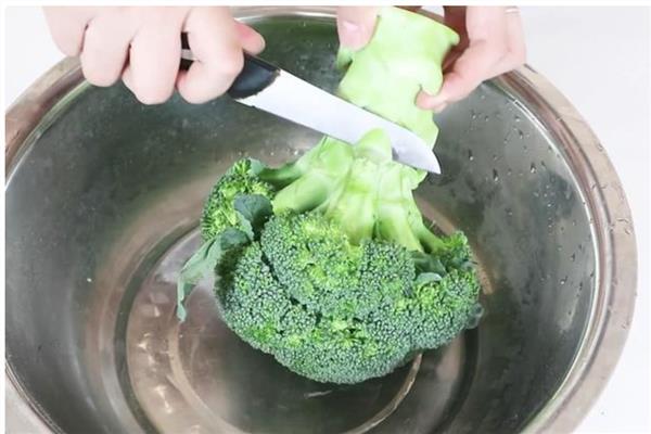 西兰花里的虫子怎么办 一招清洗虫卵全出来