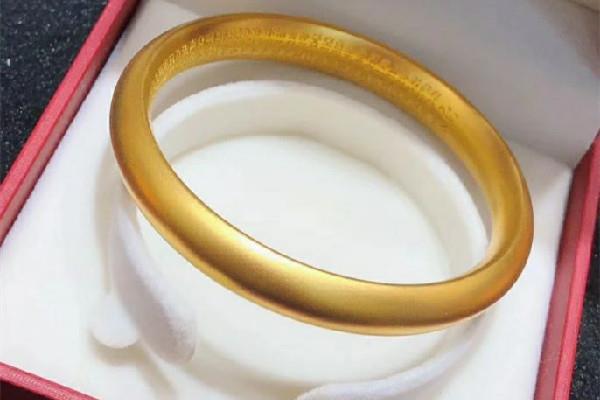 黄金手镯怎么选择技巧 黄金手镯买古法的好吗