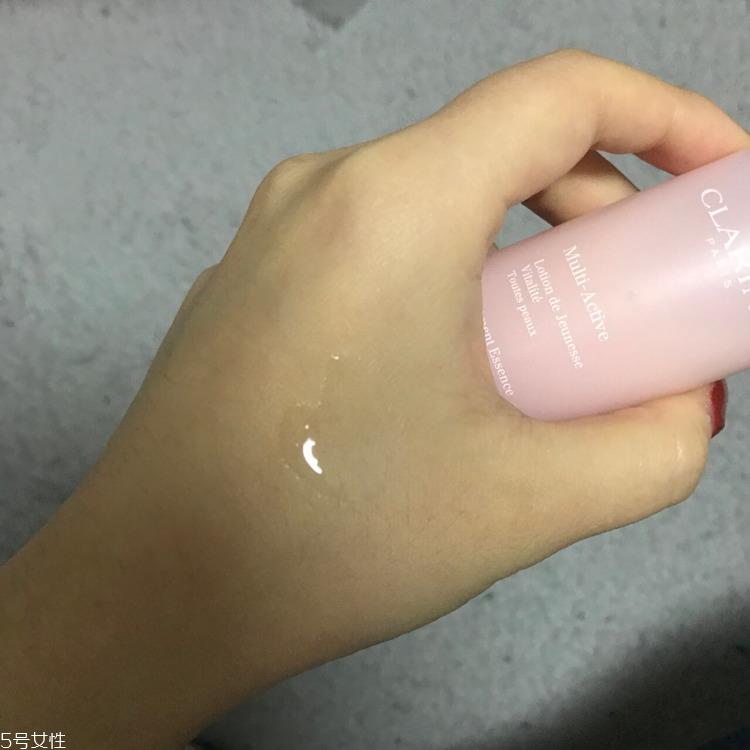 娇韵诗分龄精华水怎么样 给你充满少女感的脸蛋