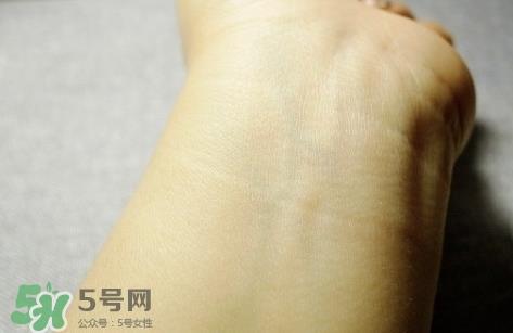 阿玛尼光钥新肌柔光水润霜怎么用_使用顺序