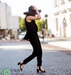 为什么黑色衣服会变红？黑色衣服变红了怎么办？