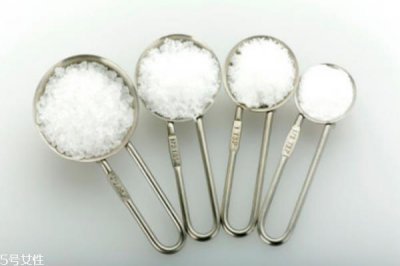 ​盐水洗脸放多少盐 盐水洗脸的比例