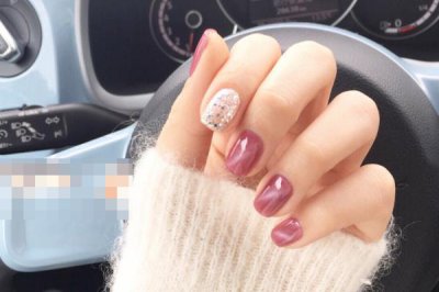 ​温柔短指甲美甲图片 好驾驭温柔短指甲美甲
