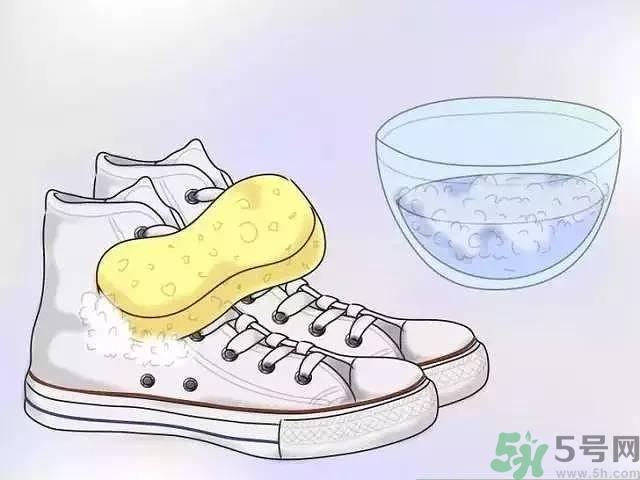 鞋边为什么会发黄?鞋边发黄怎么办?