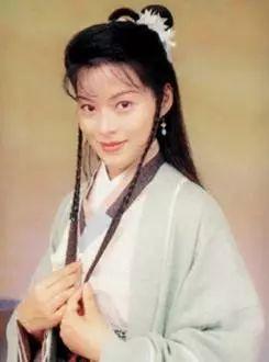 下药、迷奸、失身、沦落街头，这个童年女神的遭遇惨过苦情女主！