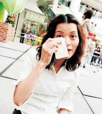 下药、迷奸、失身、沦落街头，这个童年女神的遭遇惨过苦情女主！