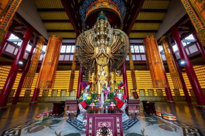 ​绵阳圣水寺：不落窠臼的魔幻造像