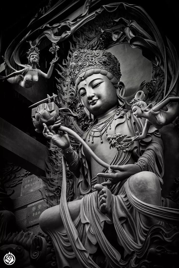 绵阳圣水寺：不落窠臼的魔幻造像