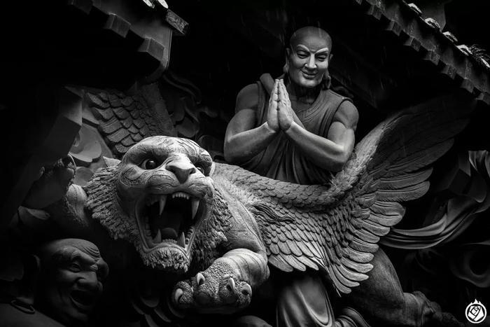 绵阳圣水寺：不落窠臼的魔幻造像