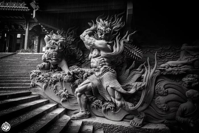 绵阳圣水寺：不落窠臼的魔幻造像