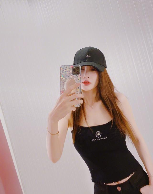 情难断？李小璐和PG One同时发跳舞视频，舞姿一致，桃心弥漫