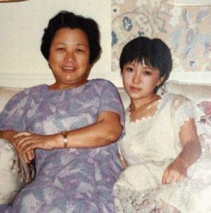 ​13岁唱小螺号大红，如今52岁和25岁的男友在一起，不生孩子