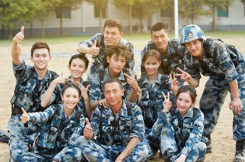 怼过黄子韬，凶过杨幂，《真正男子汉》王威班长刚开微博就吸粉数十万