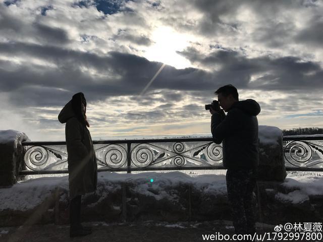 林峰堂妹林夏薇和陈晓是同班同学，一看她老公的颜值就知道是真爱