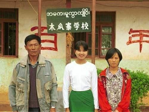 教科书中称中国为祖国，一心向往回归，现在却不属于任何国家