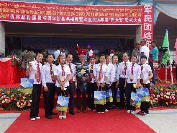 教科书中称中国为祖国，一心向往回归，现在却不属于任何国家