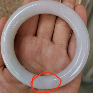 ​有的翡翠看上去是糯种，实际上是豆种，别傻傻分不清