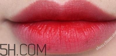 mac russian red和ruby woo哪个好看_试色对比