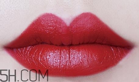 mac russian red和ruby woo哪个好看_试色对比
