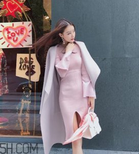 ​粉色裙子配什么外套？优雅时尚两不误