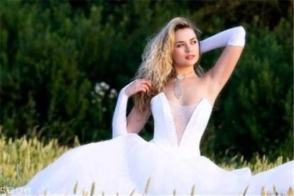 婚纱照衣服是自己选吗 大部分是这样