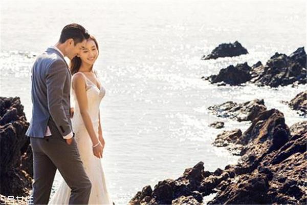 婚纱照衣服是自己选吗 大部分是这样