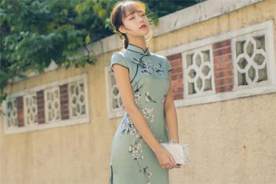 ​旗袍搭配什么鞋子好看 旗袍能配凉鞋吗