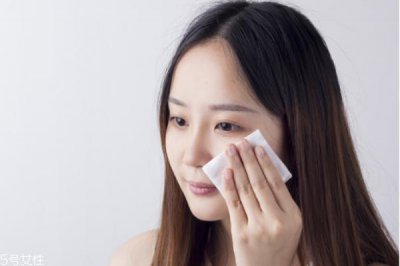 ​干皮适合什么卸妆产品 干皮卸妆推荐