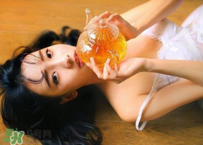 ​三伏贴能治痛经吗？三伏贴治疗痛经贴哪里哪个穴位？