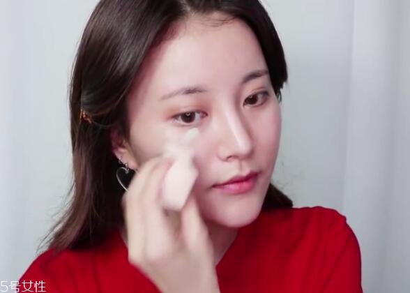 西柚色眼影适合什么人 西柚色眼影适合的肤色