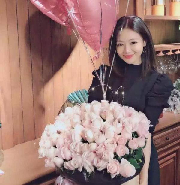 邓家佳：4岁上迎春晚会，高考越线200分，与深爱15年老公离婚收场