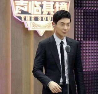 ​朱亚文声音迷住万千少女，网友：下辈子做不了你老婆也要做你女儿