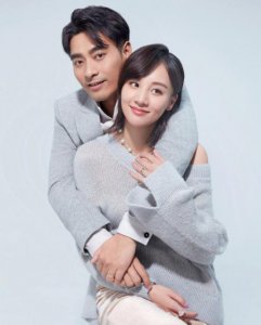 ​相差十岁因戏生情，5年之内生下两个孩子，结婚多年无人知晓