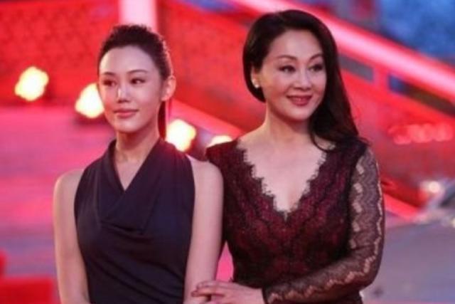 长得不如妈妈美的明星，刘诗诗上榜，刘亦菲的家族是亮点