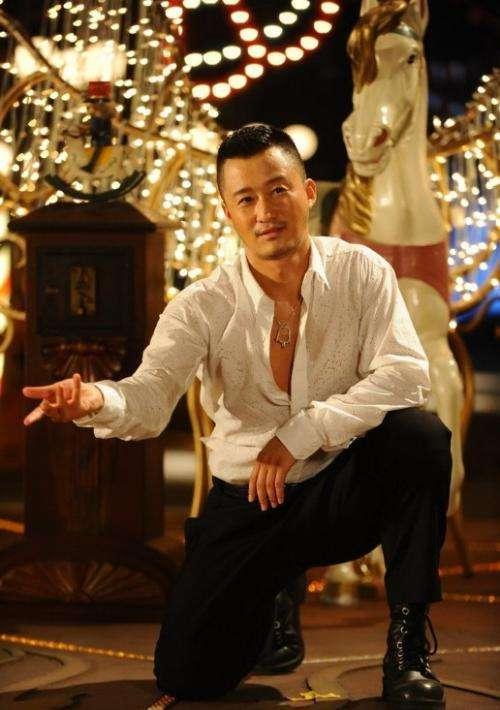 干露露过年销声匿迹，妹妹干毛毛却狂晒美照，或一句话触怒吴京！
