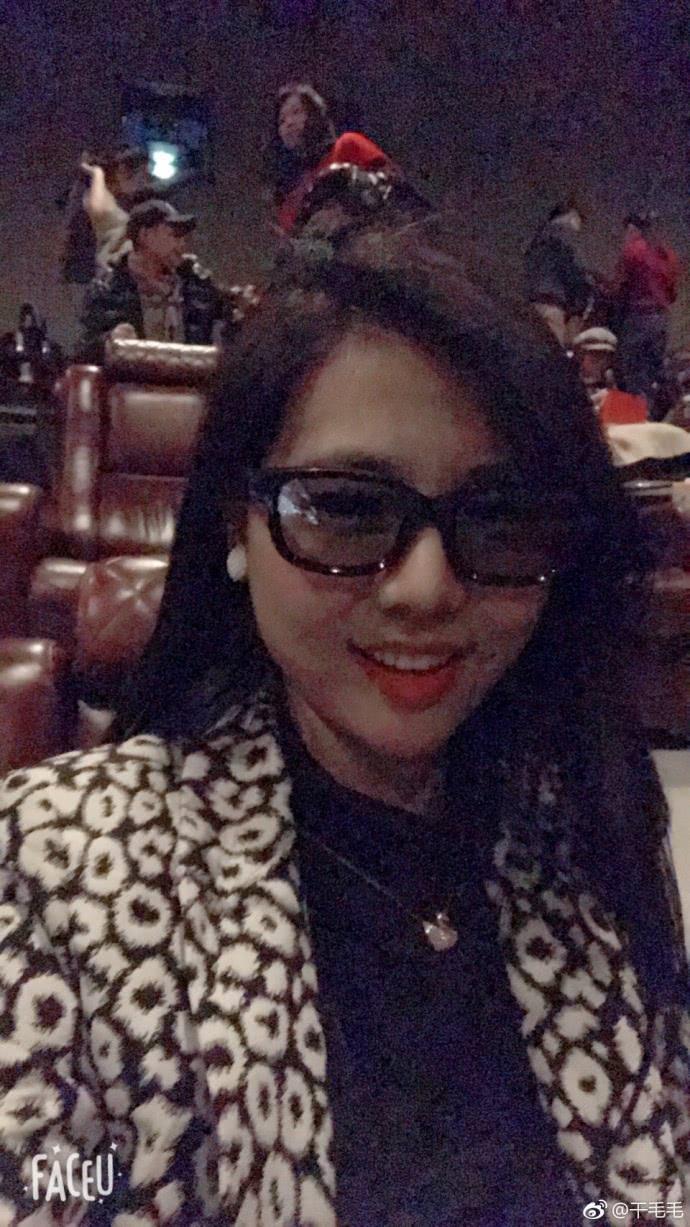 干露露过年销声匿迹，妹妹干毛毛却狂晒美照，或一句话触怒吴京！
