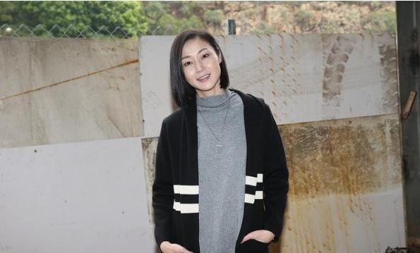 万绮雯是“香港第一腿模”，与甄子丹同居四年，婚后一直没有孩子