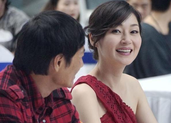 万绮雯是“香港第一腿模”，与甄子丹同居四年，婚后一直没有孩子