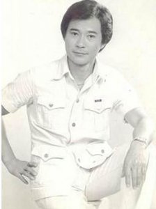 ​81岁江明近况曝光，满头白发却精神饱满，息影后行医救人令人佩服